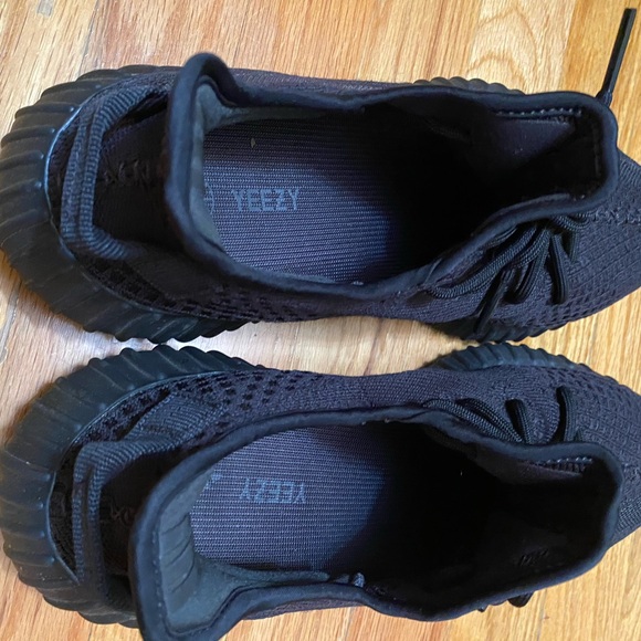 Size 10.5 M adidas Yeezy Boost 350 V2 Low Onyx - Picture 2 of 4